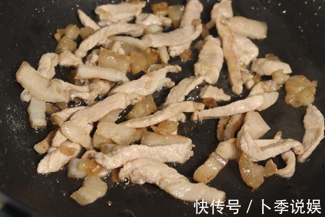 青柠食记|入秋这菜4元一斤,和猪肉一起焖,比饭店的还好吃,堪称下饭神器