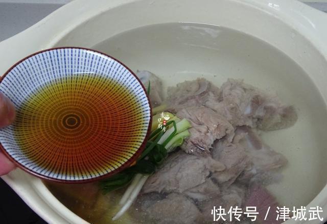 白萝卜|炖这道汤给家人喝,鲜美营养,应季而食