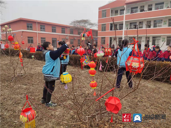 西城完全小学&鄄城县古泉街道西城完全小学开展“迎新春环保灯笼制作展示大赛”活动