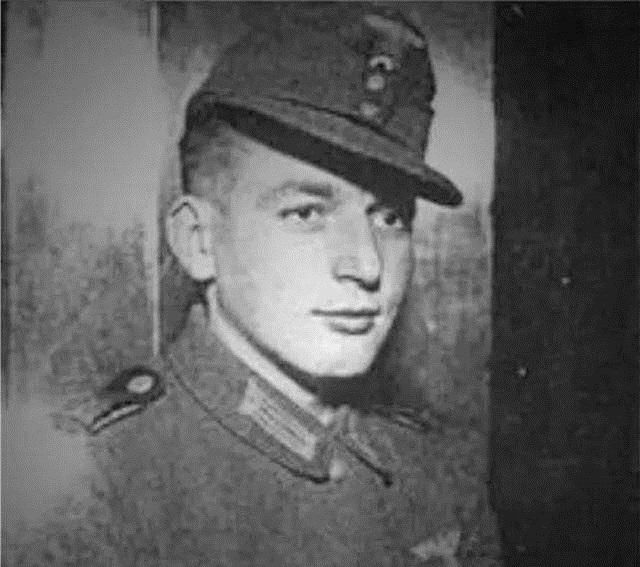 抱头痛哭|一人干掉一个团，9小时打光上万发子弹，最后和敌人抱头痛哭