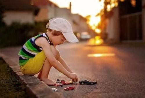 丁越|为何说“孤房儿子笨,闹市出人精”?啥道理?孩子的教育不容忽视