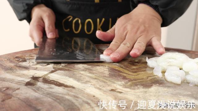 做法|虾仁想要做得饱满爽脆？关键在于腌制和上浆，这种做法简单实用