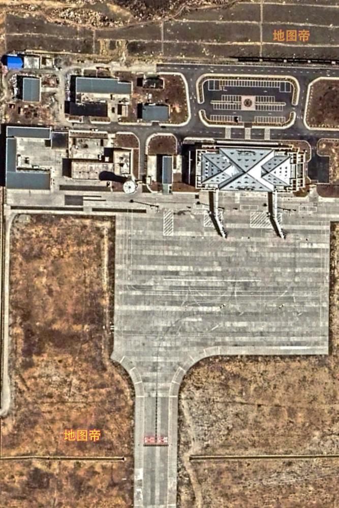 航拍甘孜康定机场，海拔4238米的高高原机场
