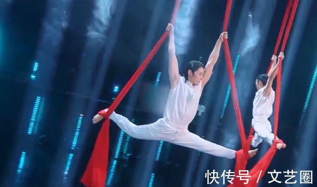 吴建豪参加选秀综艺大秀好身材,受访称为了更上镜在手臂肌肉抹油