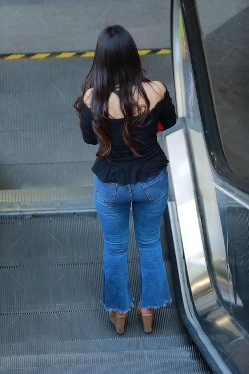 时髦 瑜伽裤穿在身上,不仅时髦还显瘦,适合年轻人!