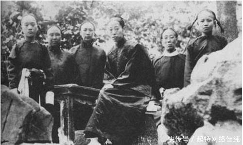 慈禧太后|她才是历史上最后一位太后，因为驼背相貌丑陋，一生不得宠