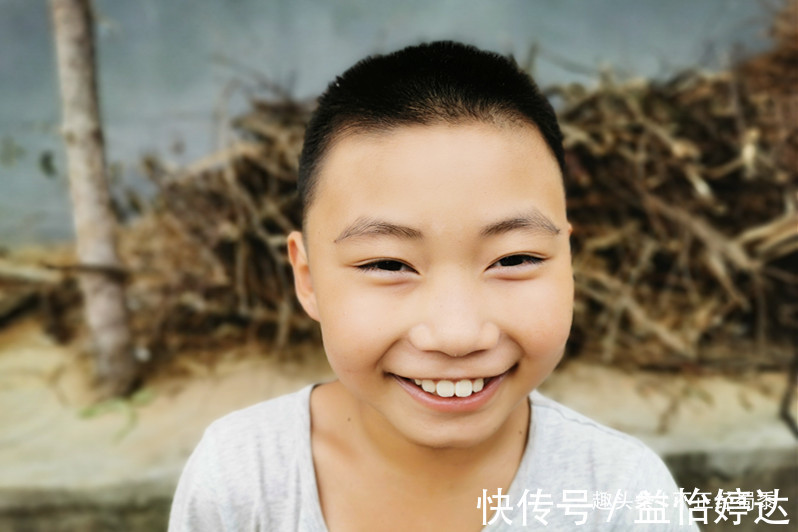 奶奶|10岁男孩出生后父母离世,与奶奶相依为命,衣服小了也舍不得买