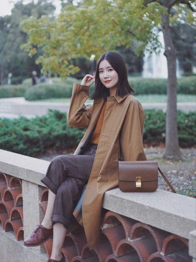 小姐姐|入秋外套不知如何选,一件风衣就够了,大气又时尚,还能提升气质