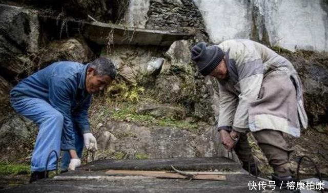  生活|他因菩萨托梦，花费43年时间自建寺庙，一件百衲衣穿到80多岁