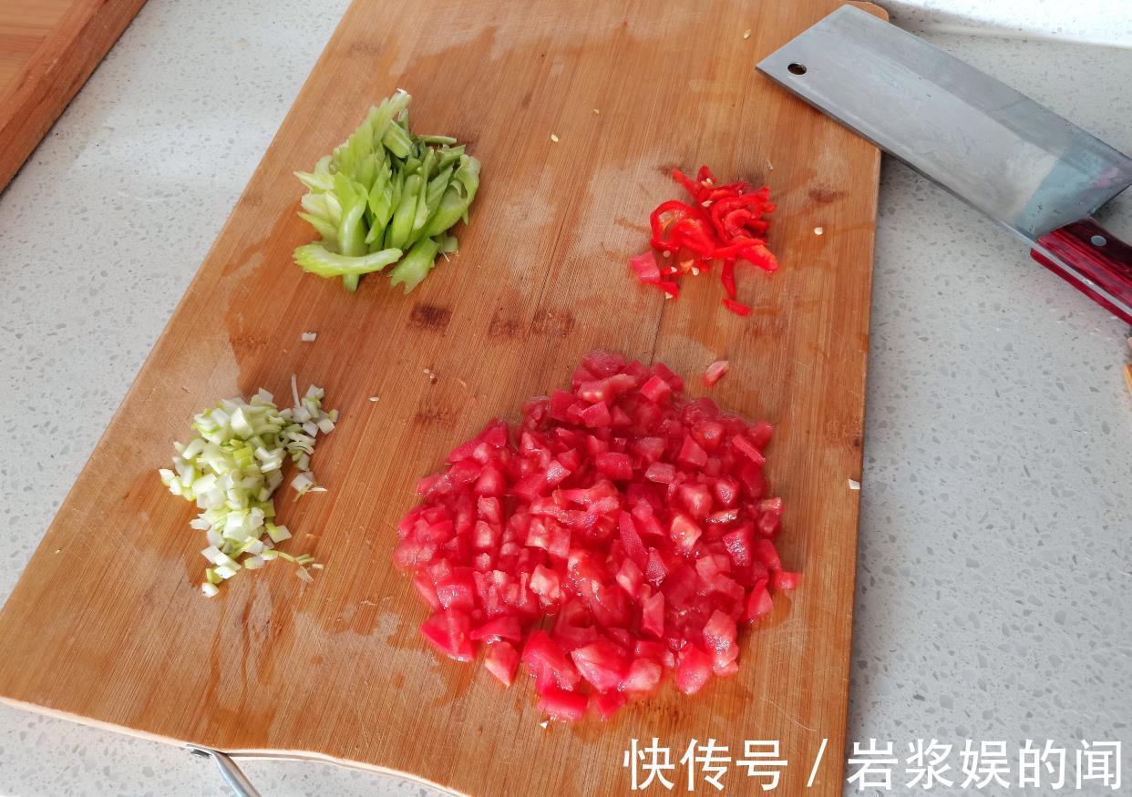 天热我家|天热我家这样吃面条，有肉有菜有面条，拌一拌越吃越香