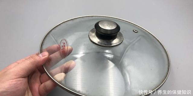 锅盖脏了不会洗教你不用一滴洗洁精，彻底清洗干净，快回家试试！