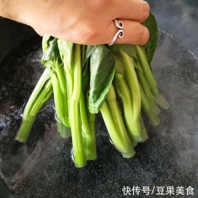 白灼菜心时，记得加点它，菜心翠绿鲜嫩，清脆爽口