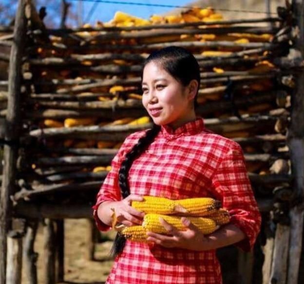 当初那个贷款120万,负债上《星光大道》的农村女孩,现在怎样了