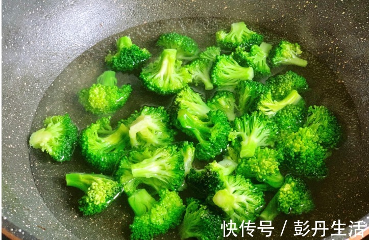 小米辣|夏天大鱼大肉易上火，这菜天天吃不腻，美白还减肥，比肉抢手多了