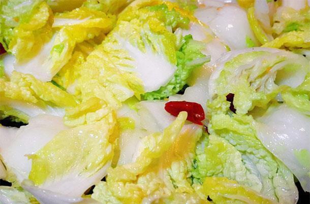 含有|白菜和三种食物一起吃,可能会不利于健康,赶紧告诉家里人