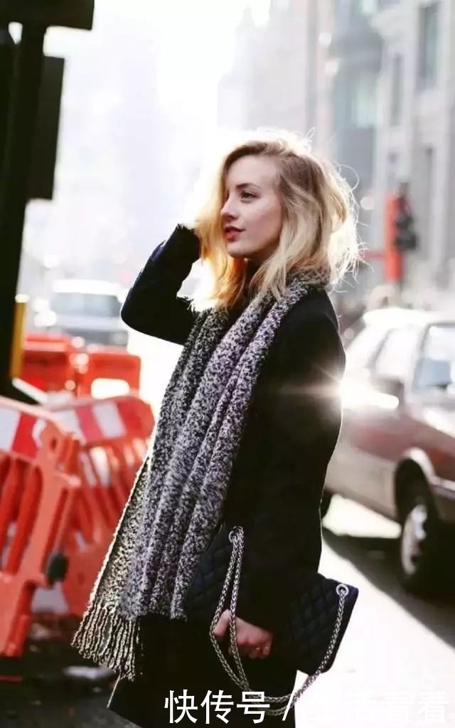 灰色大衣|原来围巾和大衣这么配,让你轻松撩到男神!女人最热爱的就属它了