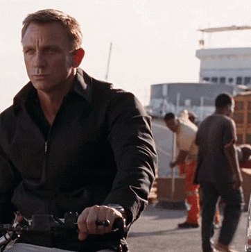 |搞笑GIF趣图:第一次去女友家,错把丈母娘当女友