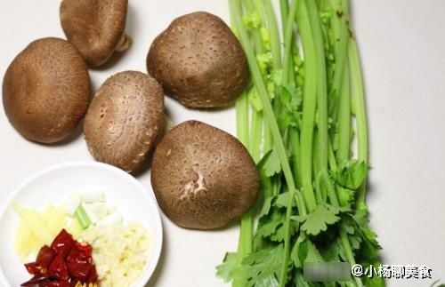 更香|芹菜与它是绝配，比炒肉都更香，多吃提高免疫力，还不会变胖