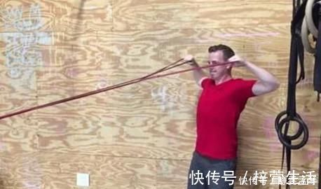 三角肌|增肌打造完美背部,3个动作,增强倒三角,练出“圣诞树”