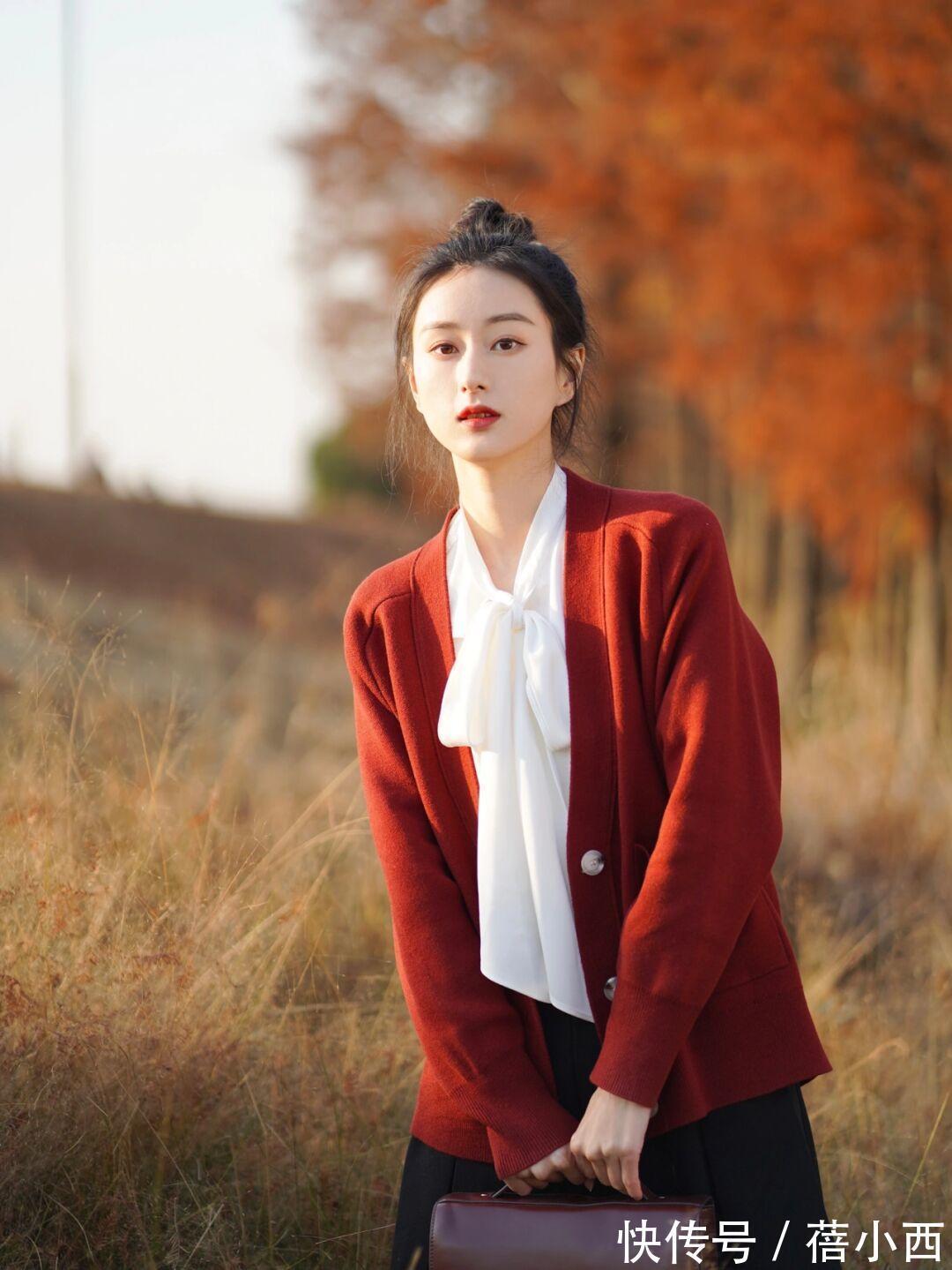红色|能把“毛衣开衫”驾驭好,你离“时髦精”就不远了,穿出优雅时尚