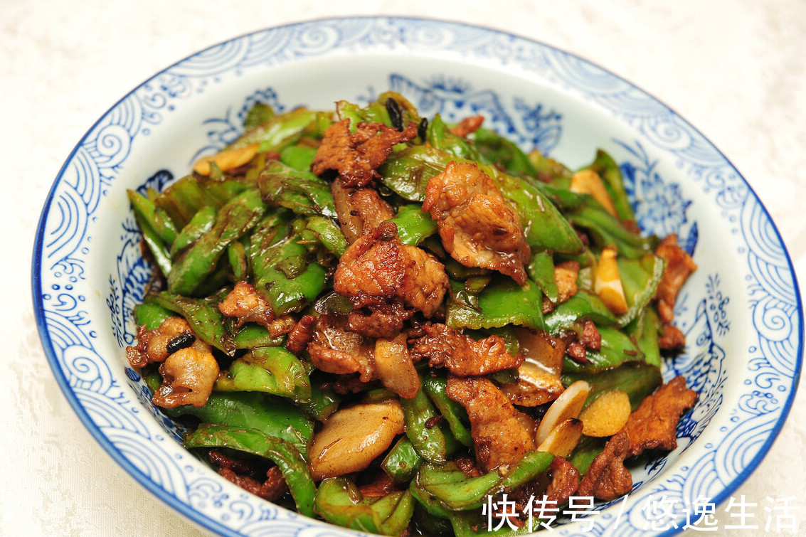 淀粉|炒瘦肉,放淀粉还是蛋清大厨教你一招,瘦肉又香又嫩,不发柴