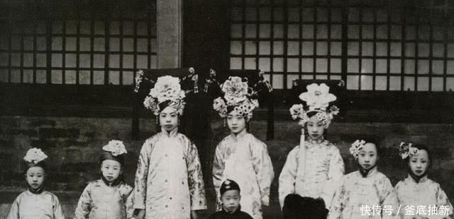 美女|晚清两位跟过大人物的美女，一个嫁给锅炉工，一个嫁给清洁工
