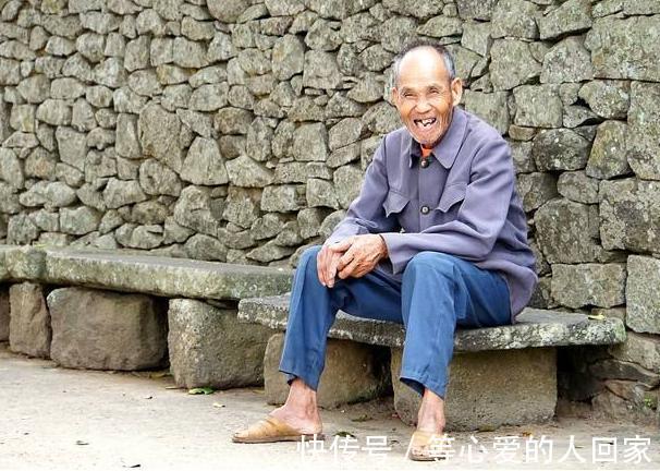 奶奶|宝宝从小面临“选择题”,跟姥姥亲还是奶奶亲,答不好妈妈心酸