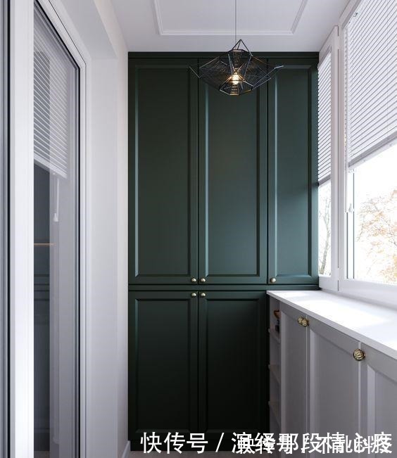 过道|邻居真是“心狠手辣”，沿着阳台墙壁打柜子，连窗户下都不放过！