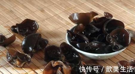 食疗|经常吃黑木耳,身体会有哪些改变?以下几类人最好一口也不要吃