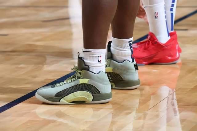 NBA球员上脚：Kobe9全明星配色，范乔丹的闪击7很帅