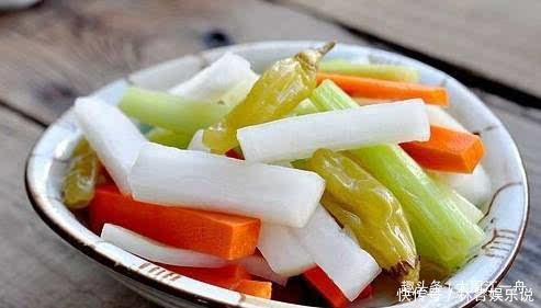 饭店里|饭店的泡椒萝卜为啥这么好吃大厨教你这样做,酸辣爽脆,真解馋