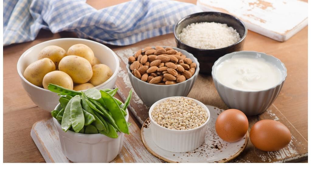 钙离子|人到50岁后,骨质疏松易骨折,远离3种偷钙食物,男女都要知道