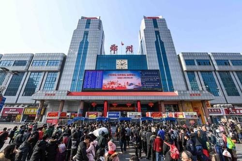 英国学者拍下河南“郑州站”景象，引发网友热议：这就是中国建设