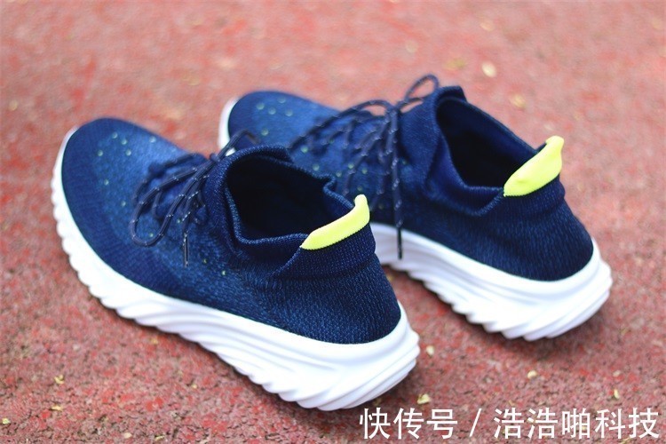 运动版 穿袜套鞋是怎么一种体验呢?网友:这个值得试一试