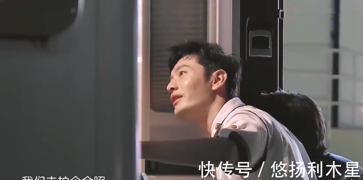 寧?kù)o|《中餐廳》黃曉明把店長(zhǎng)干成了廚師，遭責(zé)怪還要帶全員去哄寧?kù)o