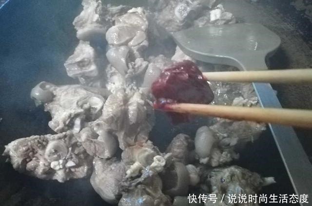 补冬少不了羊肉，羊肉做得好，有两样调料少不了