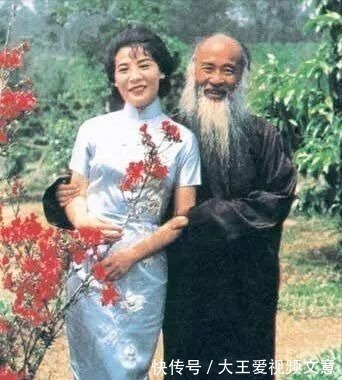 冷淡!曾正蓉她给丈夫的小老婆当保姆,11年后终于感动丈夫,生下一女