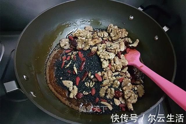 麦芽糖|黑芝麻红枣核桃糖:健康零食,不甜不腻,好吃到停不下来!