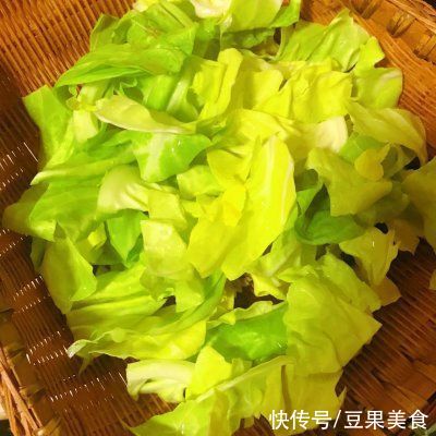 这道腊肉炒菜合集发到朋友圈，留言全说被馋哭