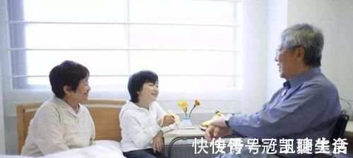 花样年华|“父母双亡,22岁姐姐该养3岁弟弟吗?”,网友的答案让人心寒