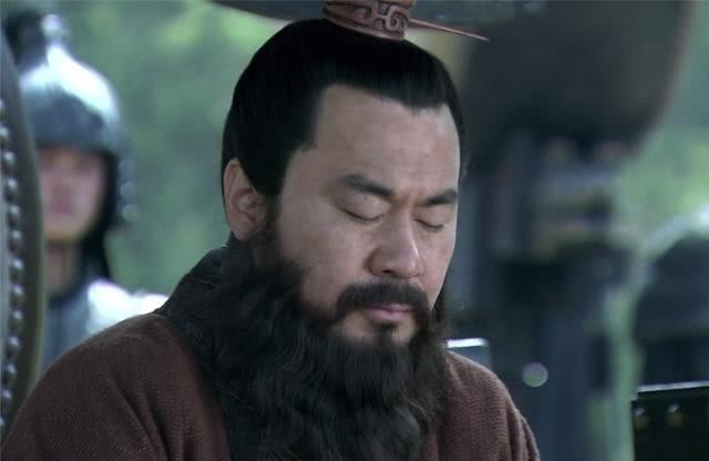 一身是胆|单挑赵云大战张飞,许褚一身是胆,为何遇到颜良文丑不敢出战?