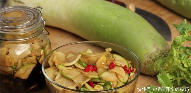 腌萝卜时先放什么老厨师教你这么放顺序,又脆又好吃!