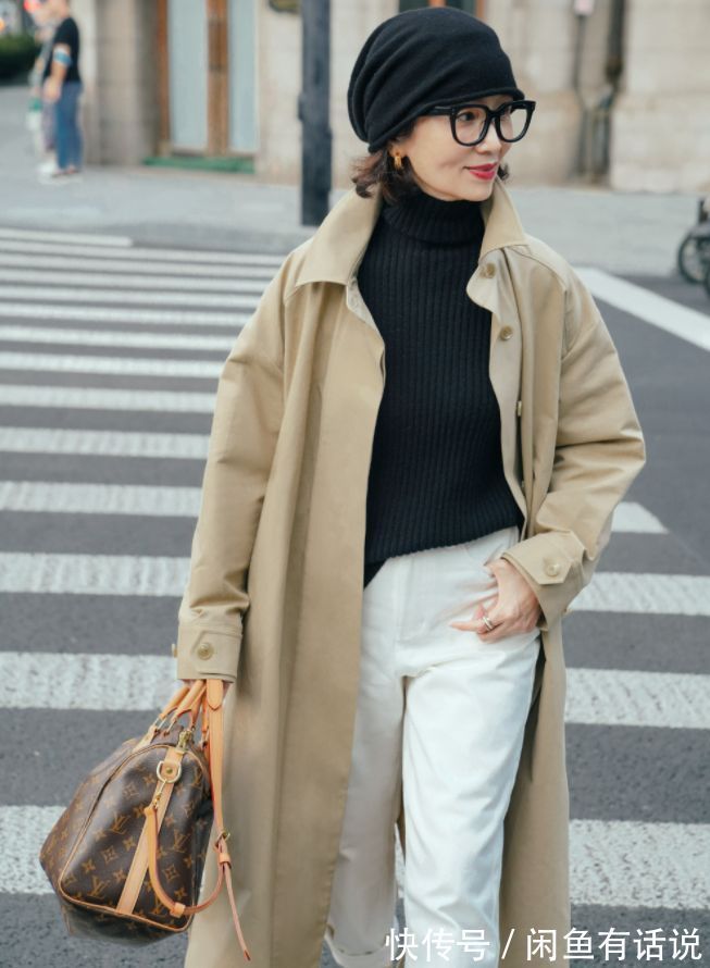 纯净|三木和妈妈人手一条的小白裤,出镜率也太高了,这样穿显瘦还高级