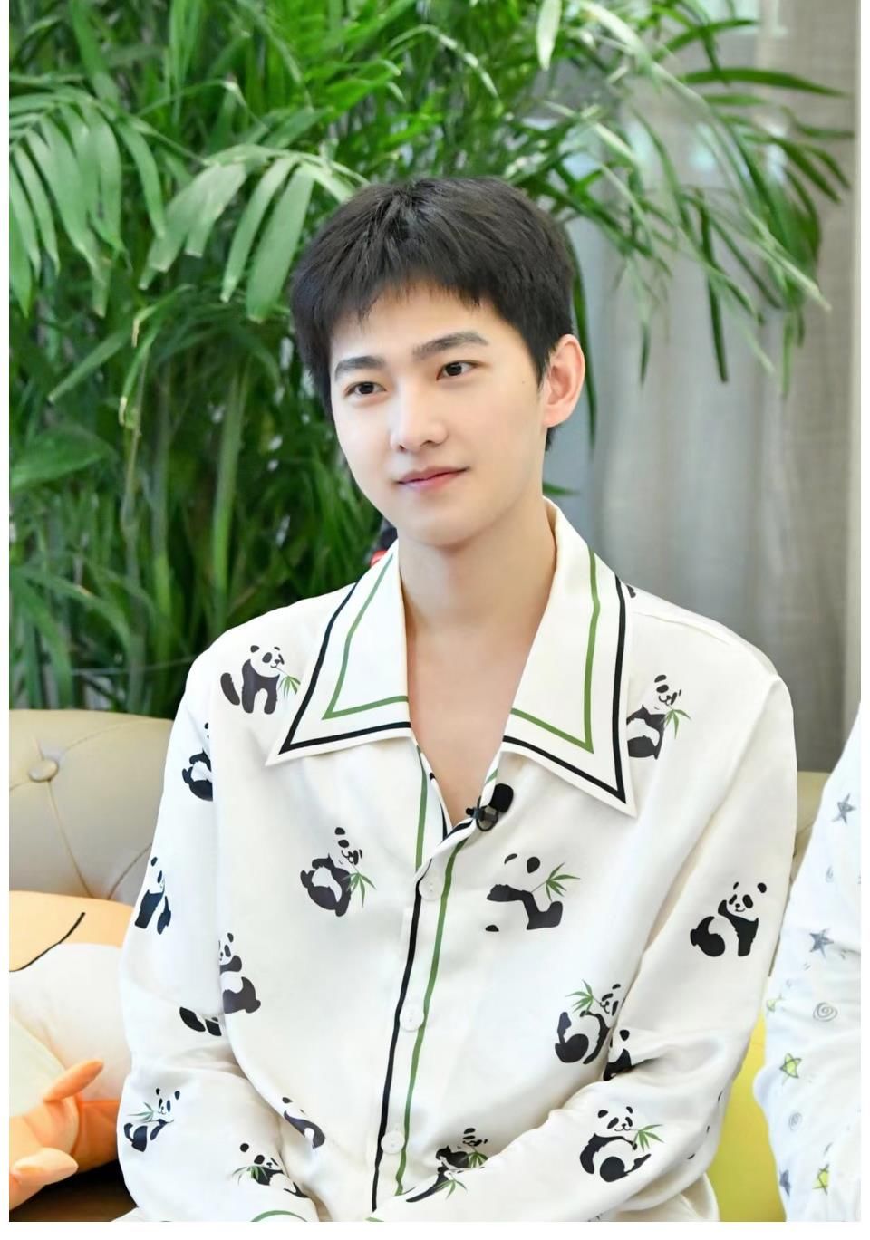 杨洋亮相《青春环游记》第三季 携手开启环游新旅程