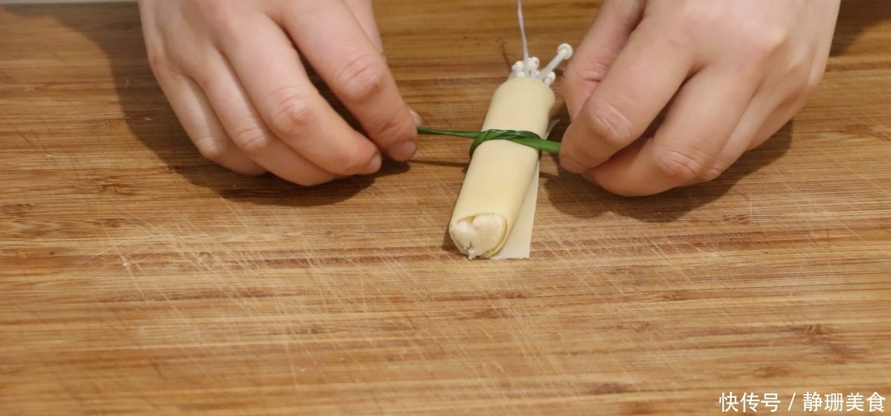 简单|1把金针菇,2张豆腐皮,一卷一烧,简单又美味,吃不腻