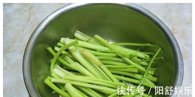 立秋后,遇到此菜我从不手软,简单一炒就很香,低热量不长肉