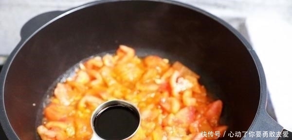 春末遇到此菜别手软,堪称植物“美白丸”,常吃晒黑的皮肤也白了