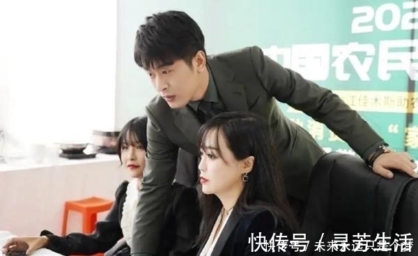 辛巴|辛巴现身了,站在车中喊话粉丝,现场堪比发布会,洗脑高手!