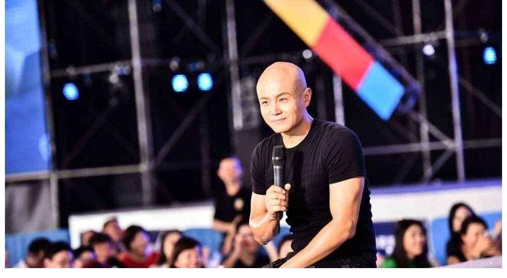 时隔多年，乐嘉回应强吻谢娜一事，怒怼网友：善人多数都是蠢人！