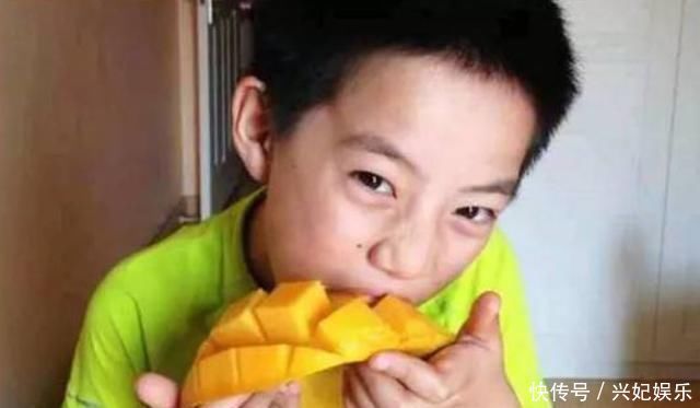 火龙果|2岁宝宝突然“尿血”,妈妈哭着去医院,医生:这东西别给孩子吃